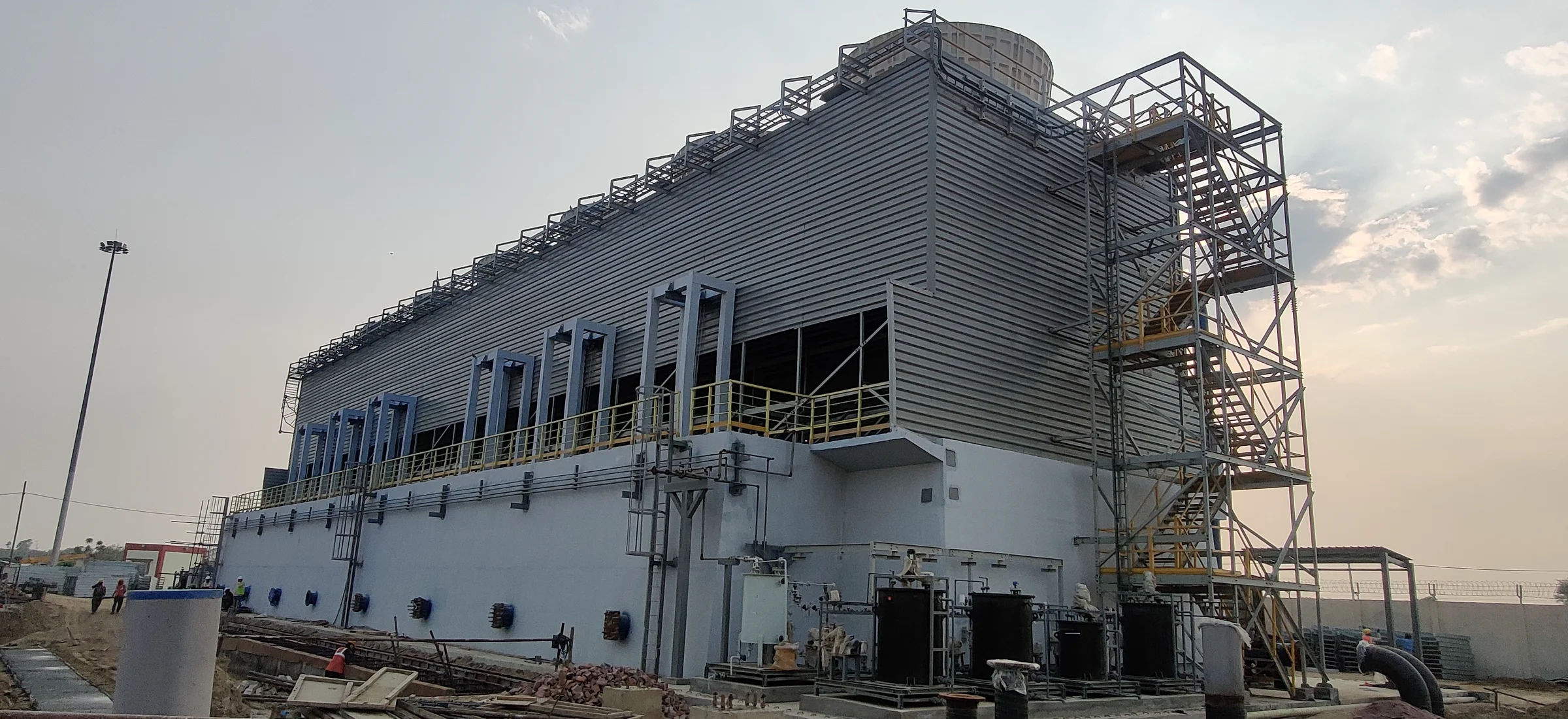 Oil and gas cooling installation